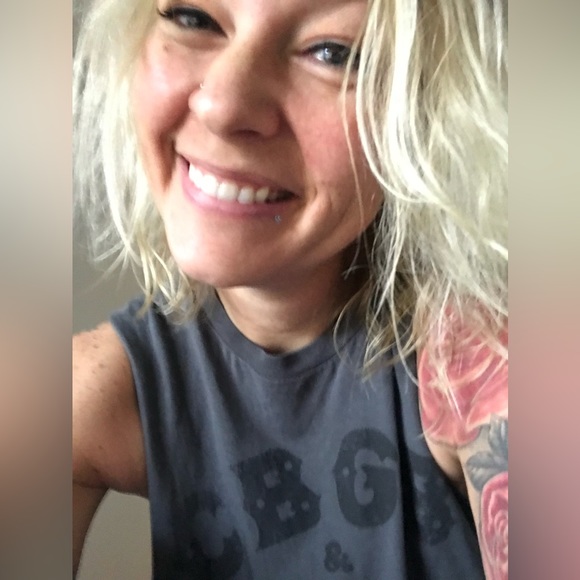 Meet your Posher, Kat - Picture 3 of 4